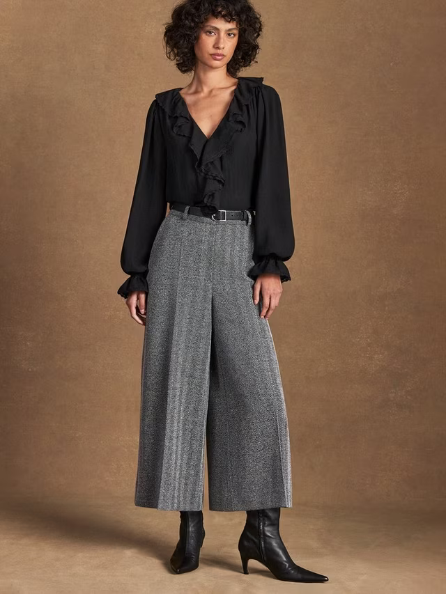 V-Neck Ruffle Front Top, Black